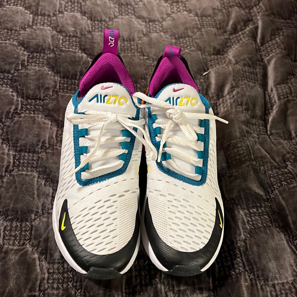 Girls Nike Air Max 270 in perfect condition - barely worn